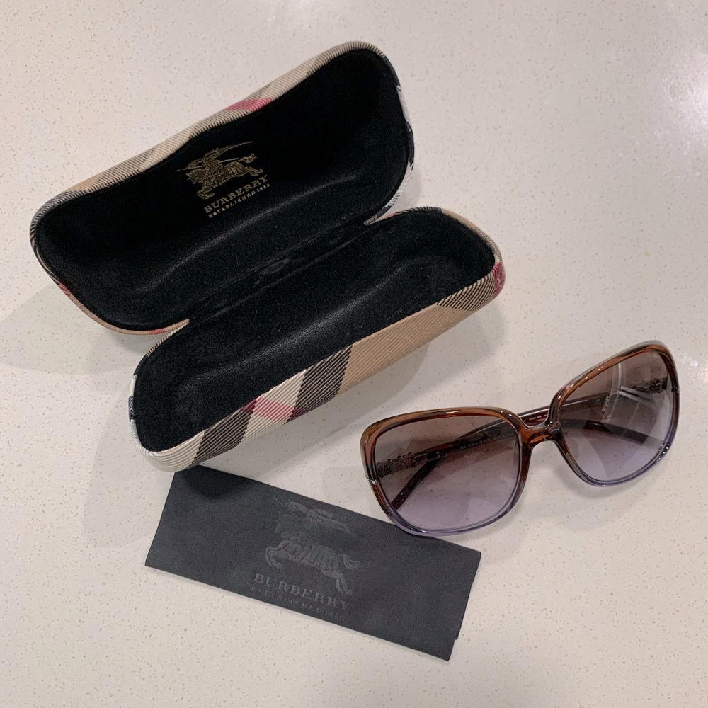 AUTHENTIC - Burberry Oversized Sunglasses